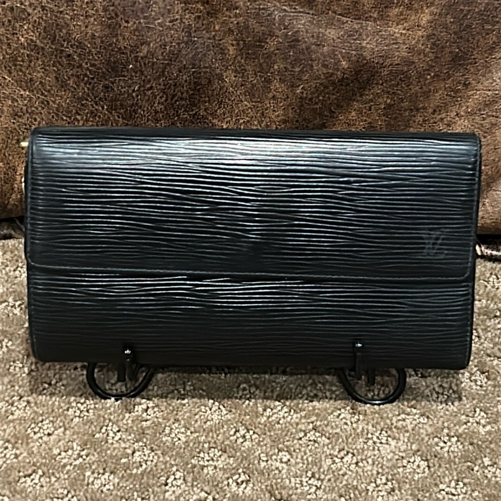 Louis Vuitton Epi leather long Black Wallet with Dust Bag in GUC